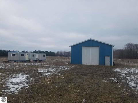 807 Bendon Rd, Interlochen, MI 49643 photo 5