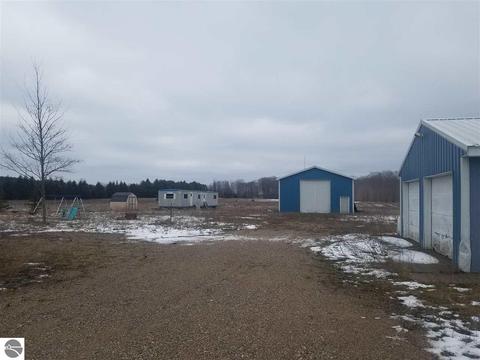 807 Bendon Rd, Interlochen, MI 49643 photo 4