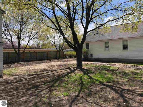 821 E Bennett Ave, Mount Pleasant, MI 48858 photo 2