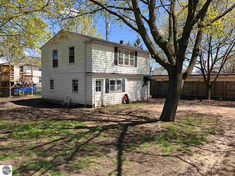821 E Bennett Ave, Mount Pleasant, MI 48858 photo 3