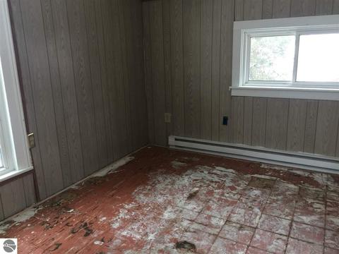 313 4th St, Clare, MI 48617 photo 6