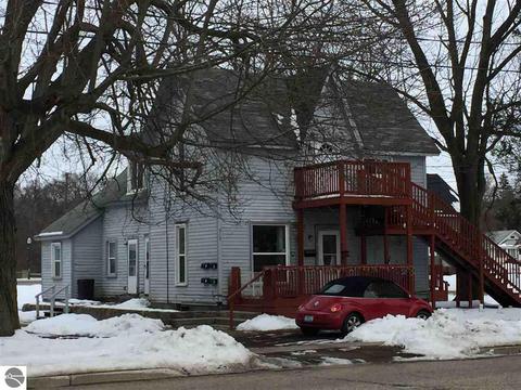 313 4th St, Clare, MI 48617 photo 4