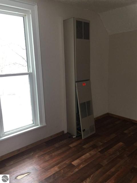 313 4th St, Clare, MI 48617 photo 7