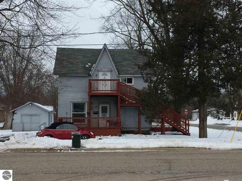 313 4th St, Clare, MI 48617 photo 2