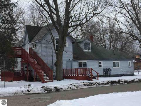 313 4th St, Clare, MI 48617 photo 3