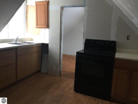 313 4th St, Clare, MI 48617 photo 5