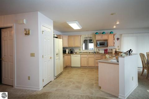 3902 E River Rd, Mount Pleasant, MI 48858 photo 8