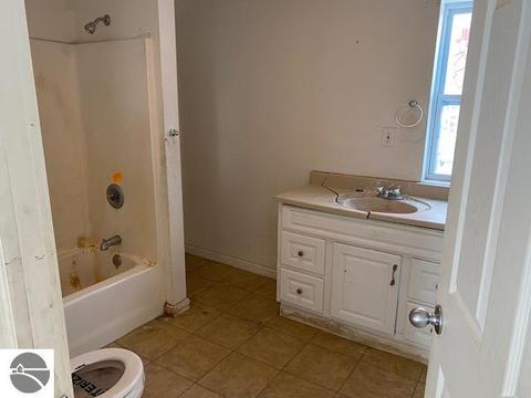 404 E Pine St, Cadillac, MI 49601 photo 7