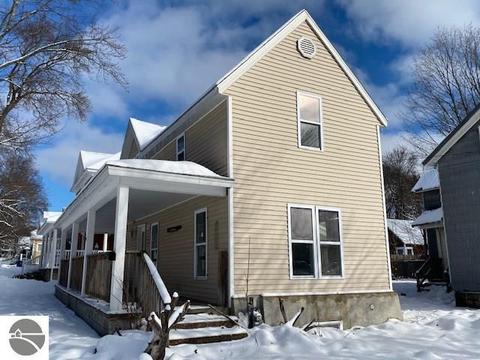404 E Pine St, Cadillac, MI 49601 photo 3