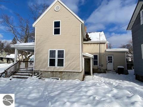 404 E Pine St, Cadillac, MI 49601 photo 4