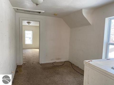 404 E Pine St, Cadillac, MI 49601 photo 8