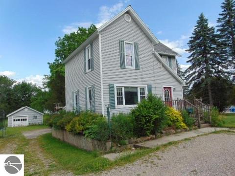 516 N Pine River St, Ithaca, MI 48847 photo 1