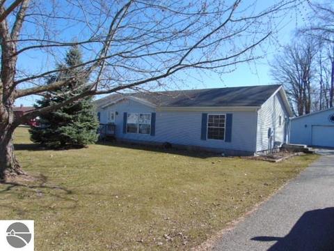 600 Norton Gibbs Dr, Ithaca, MI 48847 photo 2