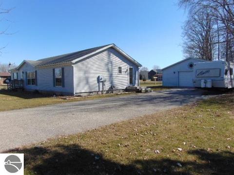 600 Norton Gibbs Dr, Ithaca, MI 48847 photo 1