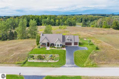 7096 S Cedarview Ln, Cedar, MI 49621 photo 2