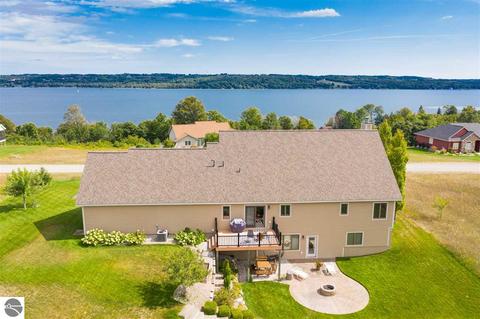 7096 S Cedarview Ln, Cedar, MI 49621 photo 3