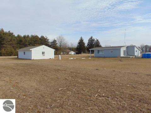 9675 W Tyler Rd, Sumner, MI 48889 photo 4