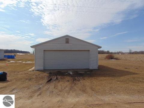 9675 W Tyler Rd, Sumner, MI 48889 photo 2