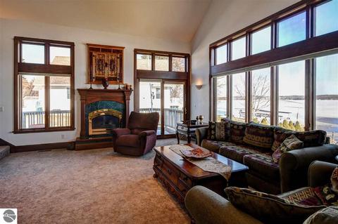 8193 S Pine Tree Ln, Cedar, MI 49621 photo 10