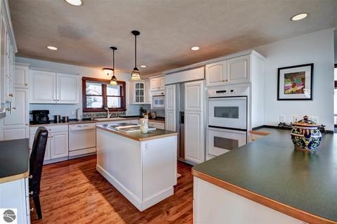 8193 S Pine Tree Ln, Cedar, MI 49621 photo 22