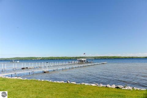 8193 S Pine Tree Ln, Cedar, MI 49621 photo 4