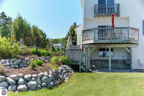 8193 S Pine Tree Ln, Cedar, MI 49621 photo 7