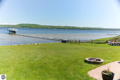 8193 S Pine Tree Ln, Cedar, MI 49621 photo 3