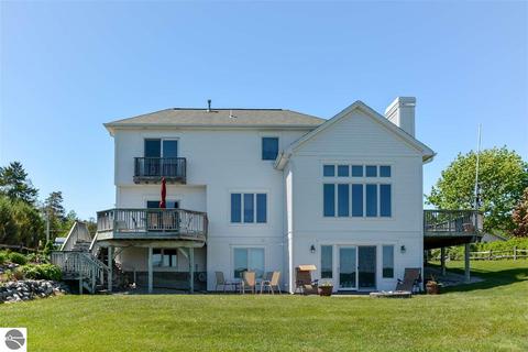 8193 S Pine Tree Ln, Cedar, MI 49621 photo 2