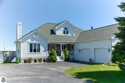 8193 S Pine Tree Ln, Cedar, MI 49621 photo 1