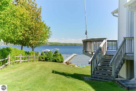 8193 S Pine Tree Ln, Cedar, MI 49621 photo 6