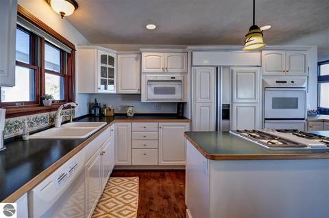 8193 S Pine Tree Ln, Cedar, MI 49621 photo 11