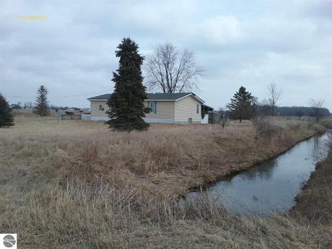 740 N Pingree Rd, Sumner, MI 48889 photo 2