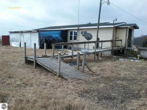 740 N Pingree Rd, Sumner, MI 48889 photo 1