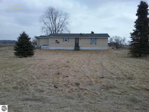 740 N Pingree Rd, Sumner, MI 48889 photo 10