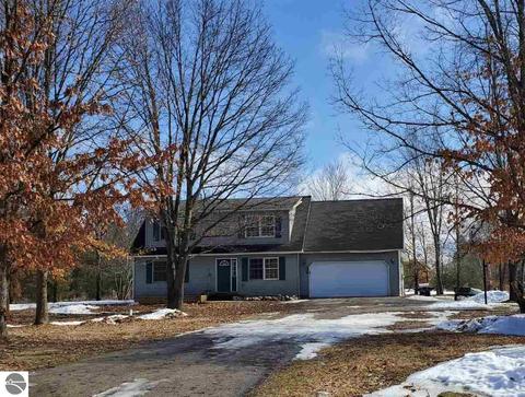 7655 Hampton Cir, Grawn, MI 49637 photo 16