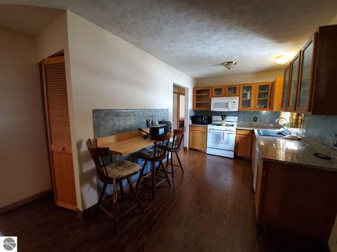 7655 Hampton Cir, Grawn, MI 49637 photo 6