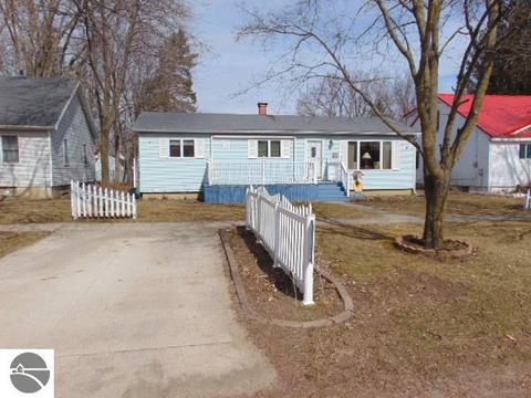 615 Emerson St, Ithaca, MI 48847 photo 2