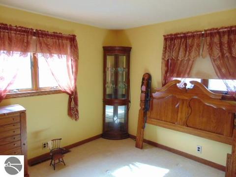 615 Emerson St, Ithaca, MI 48847 photo 23