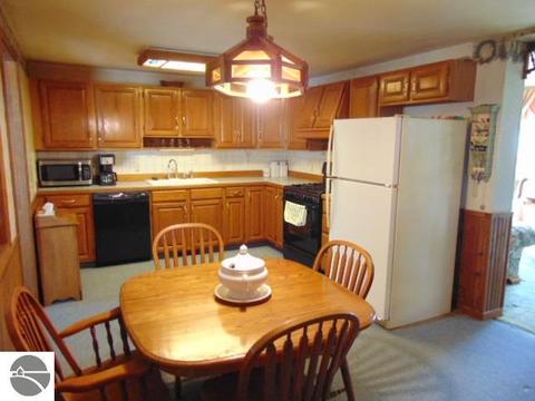 615 Emerson St, Ithaca, MI 48847 photo 5