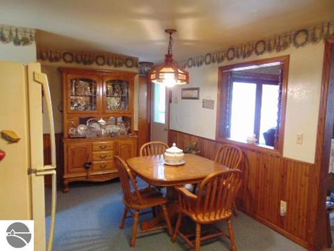 615 Emerson St, Ithaca, MI 48847 photo 8