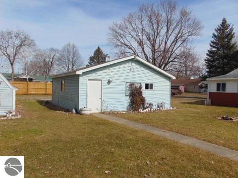 615 Emerson St, Ithaca, MI 48847 photo 4