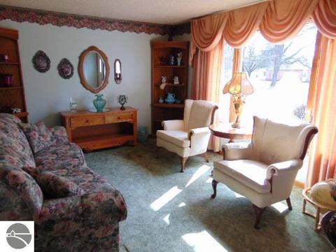 615 Emerson St, Ithaca, MI 48847 photo 11