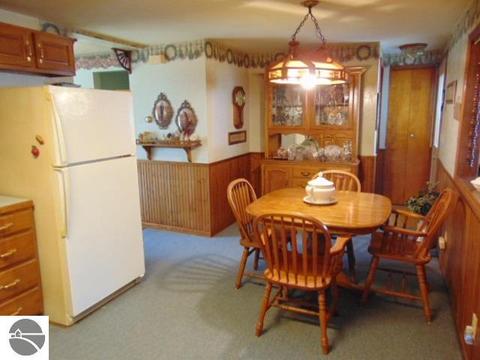 615 Emerson St, Ithaca, MI 48847 photo 9