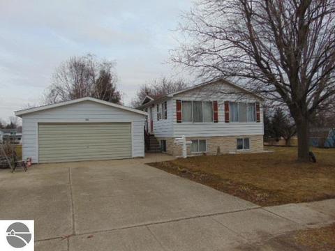 335 S Ithaca St, Ithaca, MI 48847 photo 2