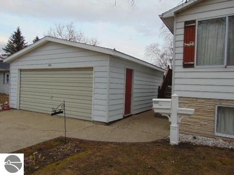 335 S Ithaca St, Ithaca, MI 48847 photo 3