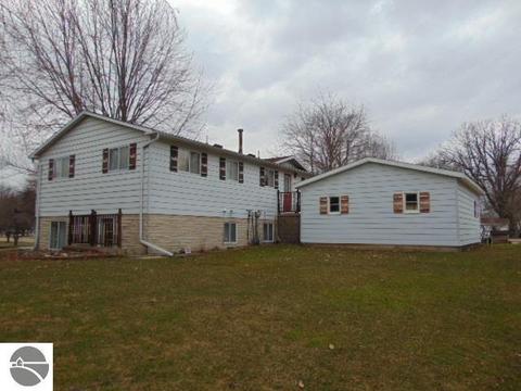 335 S Ithaca St, Ithaca, MI 48847 photo 5