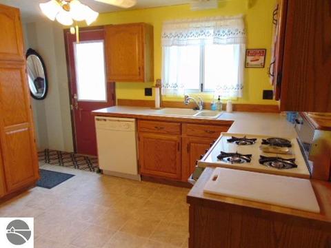 335 S Ithaca St, Ithaca, MI 48847 photo 7