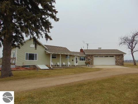 2871 E Roggy Rd, Ithaca, MI 48847 photo 1