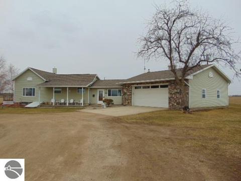2871 E Roggy Rd, Ithaca, MI 48847 photo 2