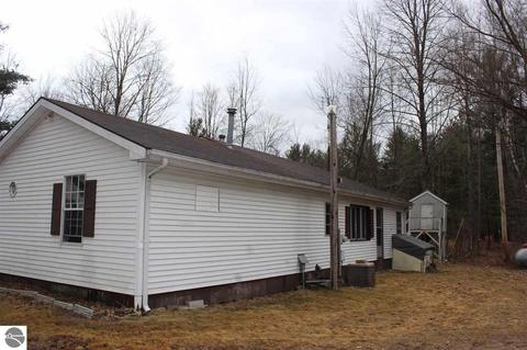 1096 N Hockaday Rd, Gladwin, MI 48624 photo 1